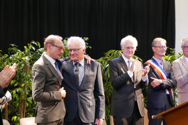 Robert Le Foll et Bertrand Delanoë applaudis