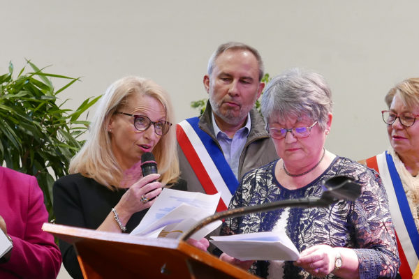 Martine Bourgeois (maire-adjointe chargée des Affaires scolaires) et Anne-Marie Lempereur (maire-adjointe, siége aux Affaires scolaires) racontent les débuts de l'école